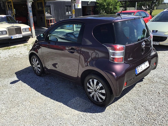 Toyota IQ 12 of 20