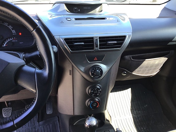 Toyota IQ 15 of 20