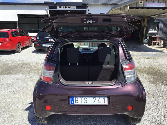 Toyota IQ 4 of 5