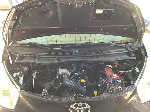 Toyota IQ 17 of 20