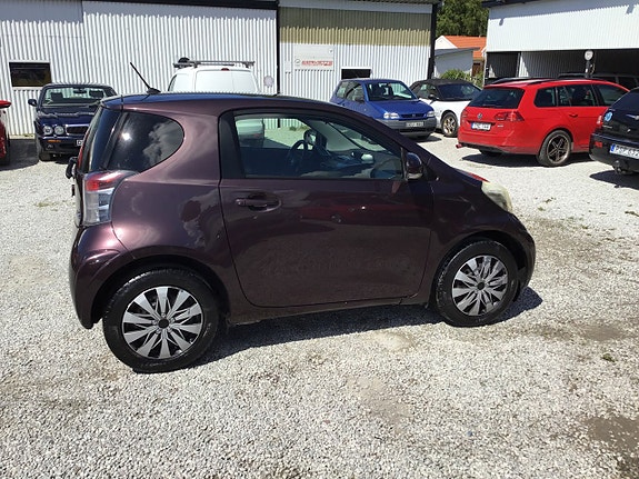 Toyota IQ 10 of 20