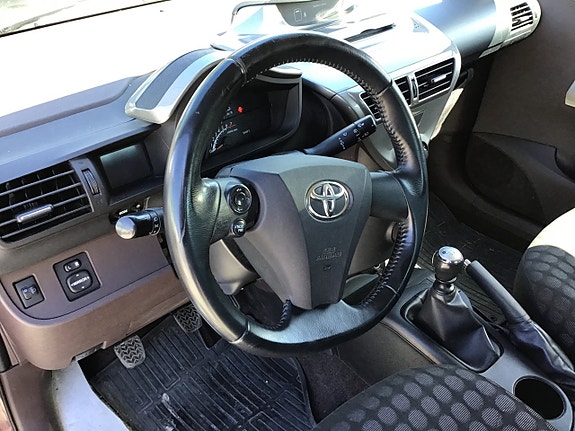 Toyota IQ 16 of 20