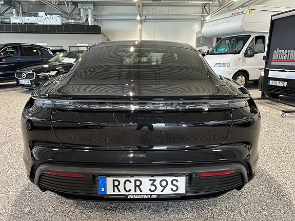 Porsche Taycan 4S 3 of 5