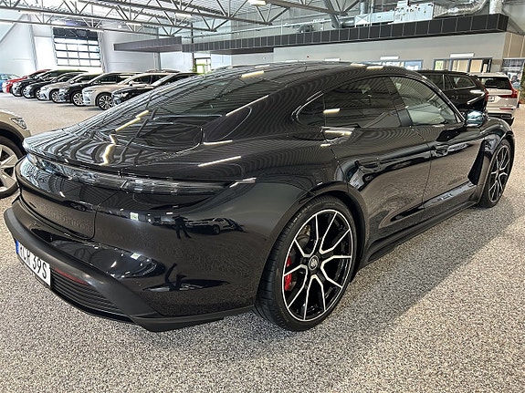 Porsche Taycan 4S 4 of 5
