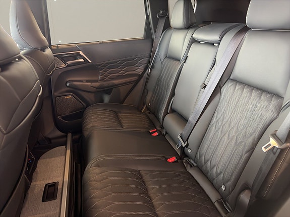 Mitsubishi Outlander 11 of 15