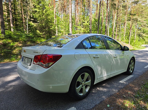 Chevrolet Cruze 7 of 21