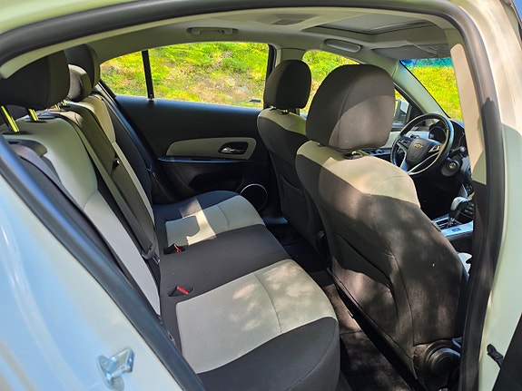 Chevrolet Cruze 8 of 21