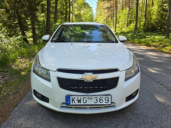 Chevrolet Cruze 2 of 5