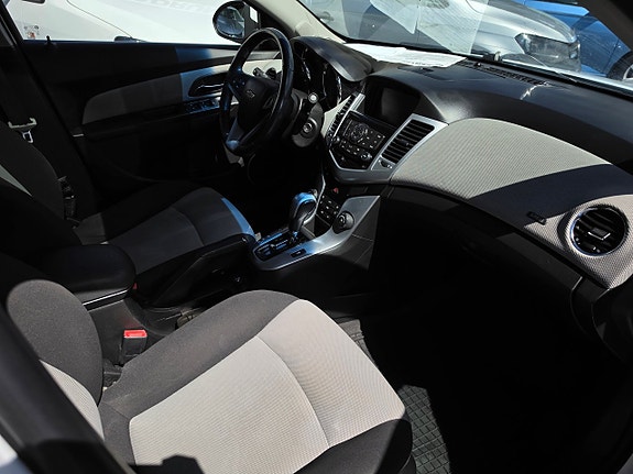 Chevrolet Cruze 14 of 21