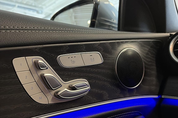 Mercedes-Benz E300 de 15 of 24