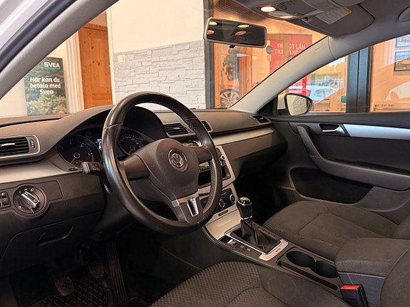 Volkswagen Passat 13 of 16