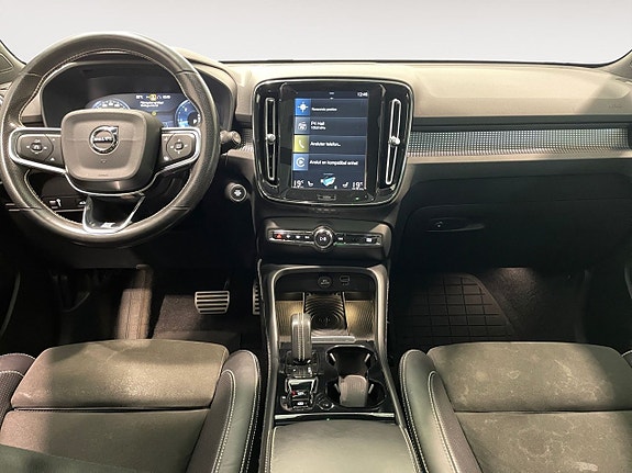 Volvo XC40 2 of 20