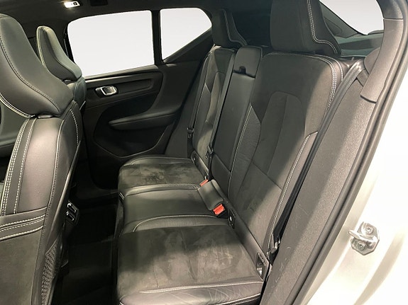 Volvo XC40 10 of 20