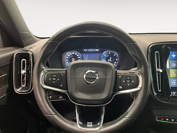 Volvo XC40 13 of 20
