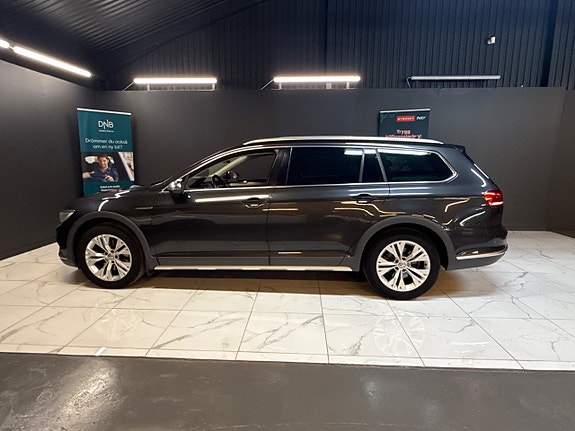 Volkswagen Passat Alltrack 4 of 5