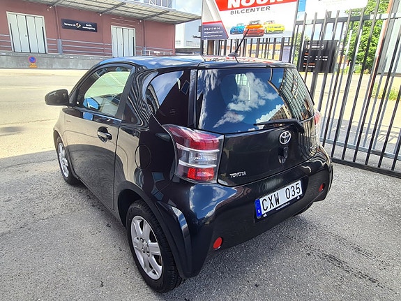 Toyota IQ 4 of 5