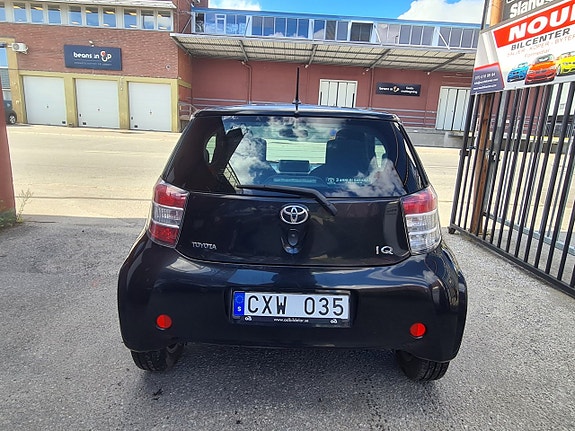 Toyota IQ 5 of 5