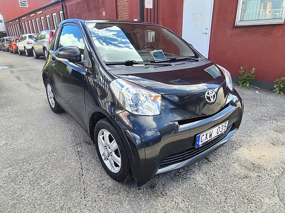 Toyota IQ 2 of 5