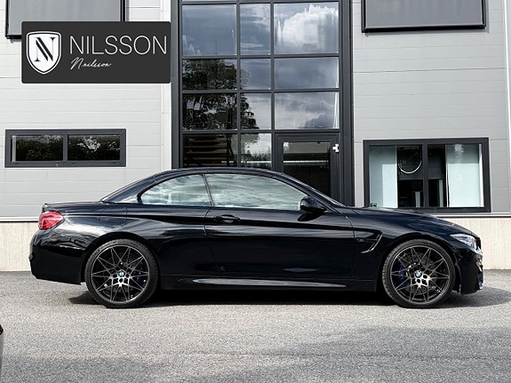 BMW M4 4 of 5
