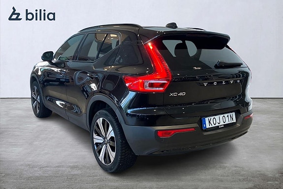 Volvo XC40 2 of 5