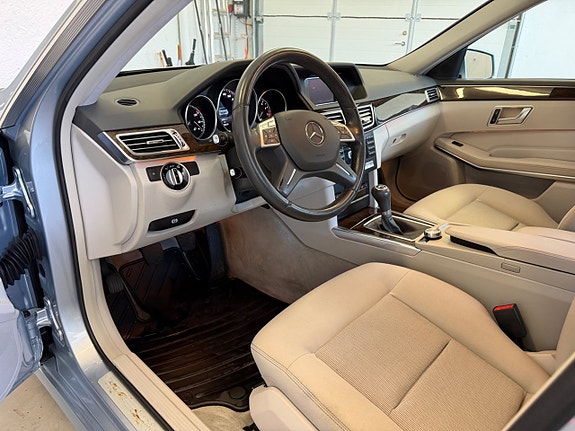 Mercedes-Benz E200 12 of 13