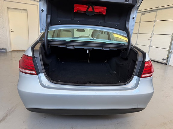 Mercedes-Benz E200 5 of 5