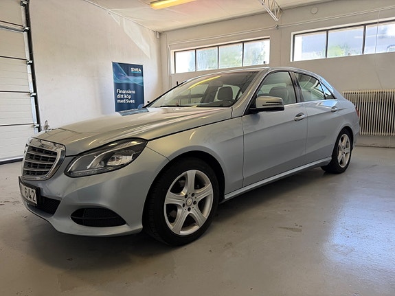 Mercedes-Benz E200 2 of 5