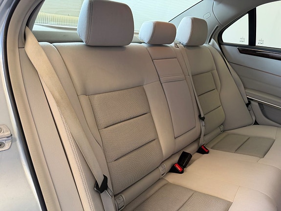 Mercedes-Benz E200 9 of 13