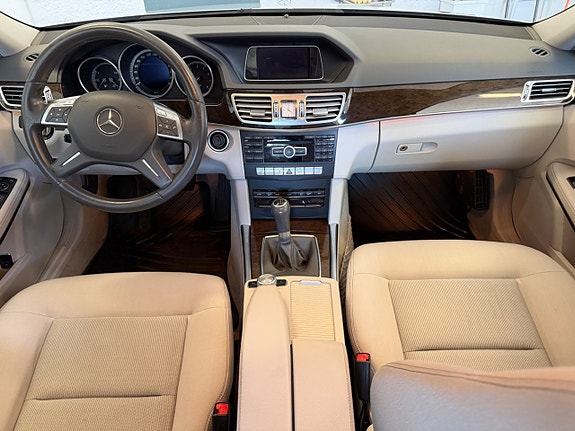 Mercedes-Benz E200 10 of 13