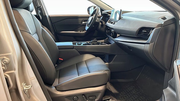 Nissan X-Trail 3 of 12