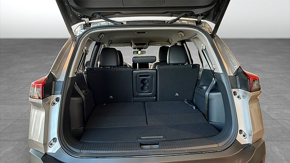 Nissan X-Trail 10 of 12