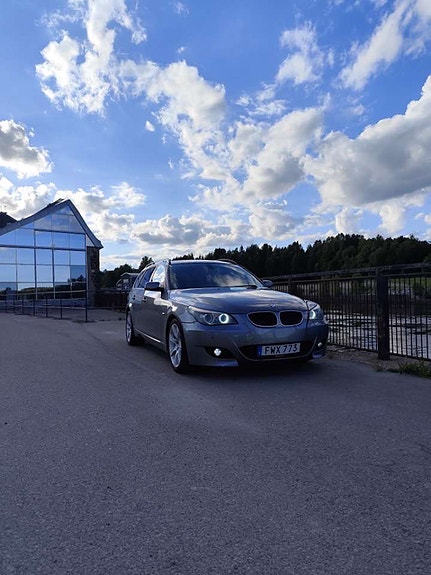 BMW 520d 2 of 4