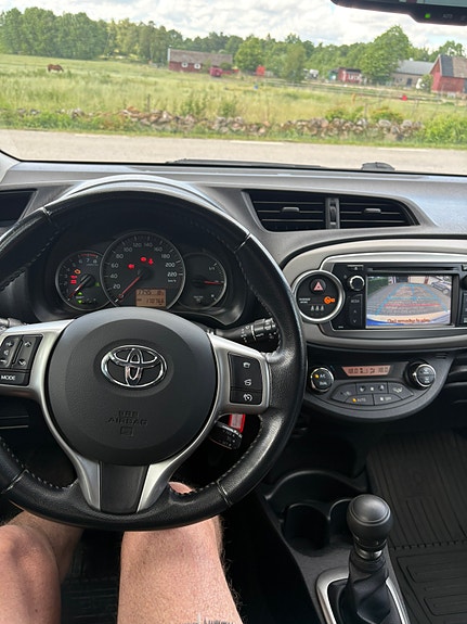 Toyota Yaris 9 of 10