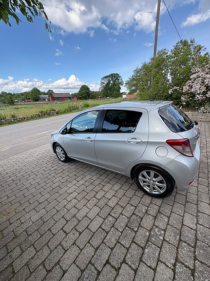 Toyota Yaris 3 of 5