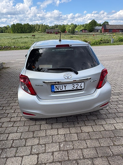 Toyota Yaris 2 of 5