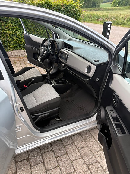 Toyota Yaris 8 of 10