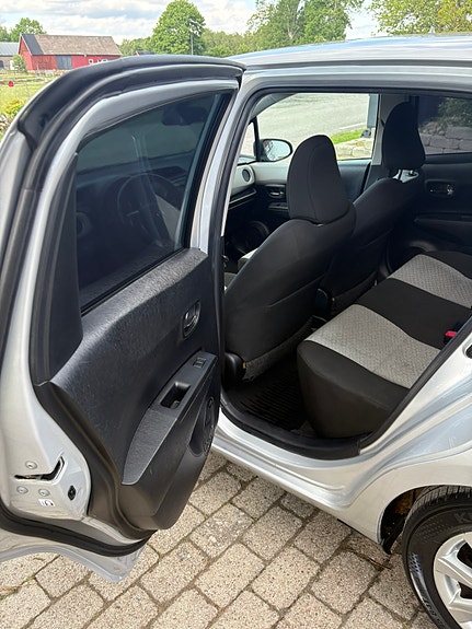 Toyota Yaris 6 of 10