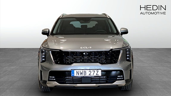 Kia Sorento 2 of 12
