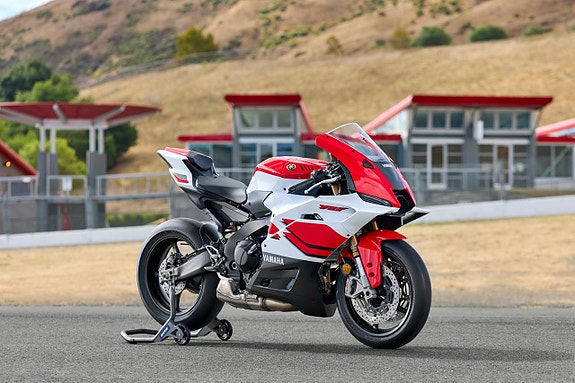 Yamaha R9 70TH Anniversary i lager för omgående leverans