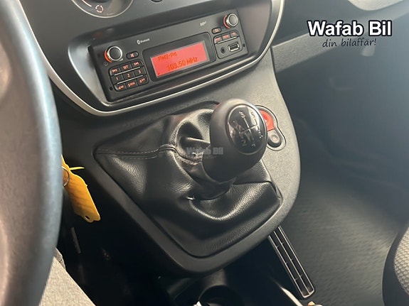 Renault Kangoo Express 12 of 15