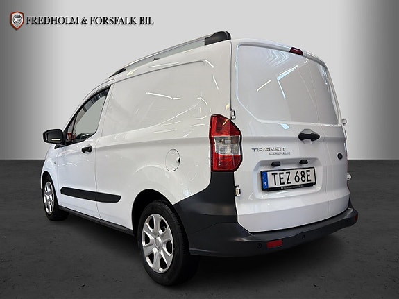 Ford Transit Courier 3 of 5