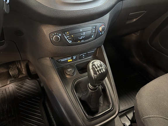 Ford Transit Courier 12 of 18