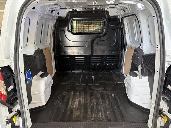 Ford Transit Courier 15 of 18