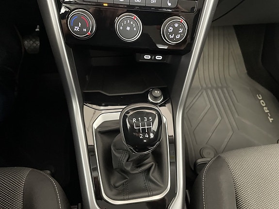 Volkswagen T-Roc 19 of 19