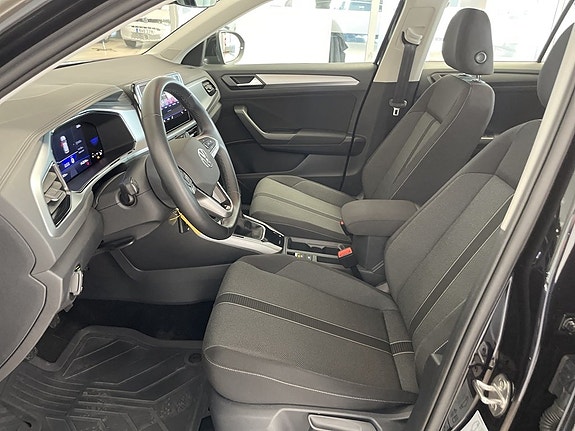 Volkswagen T-Roc 8 of 19