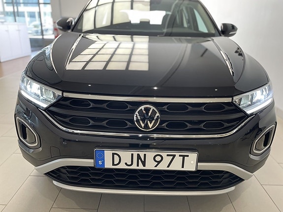 Volkswagen T-Roc 3 of 5