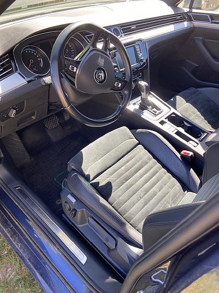 Volkswagen Passat 2 of 2