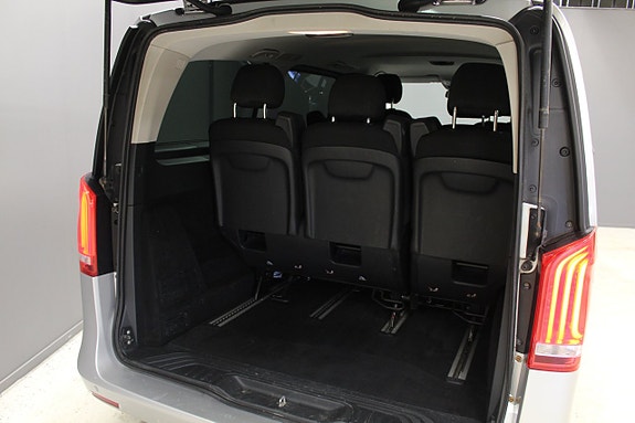 Mercedes-Benz V220 14 of 14