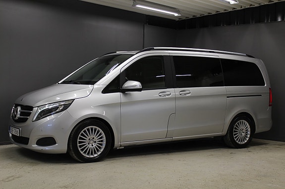 Mercedes-Benz V220 2 of 5