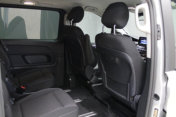 Mercedes-Benz V220 13 of 14